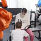 女性